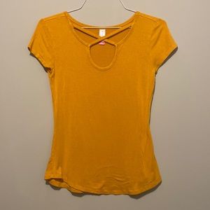 No Boundaries Criss Cross Mustard T-Shirt (Size M)
